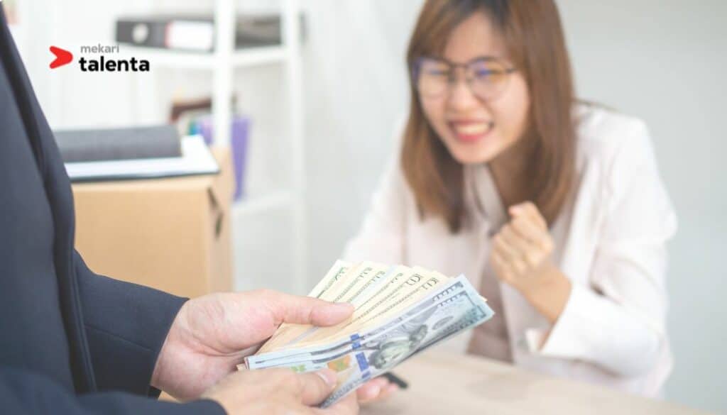Alasan Perusahaan Memberikan Bonus Tahunan Karyawan
